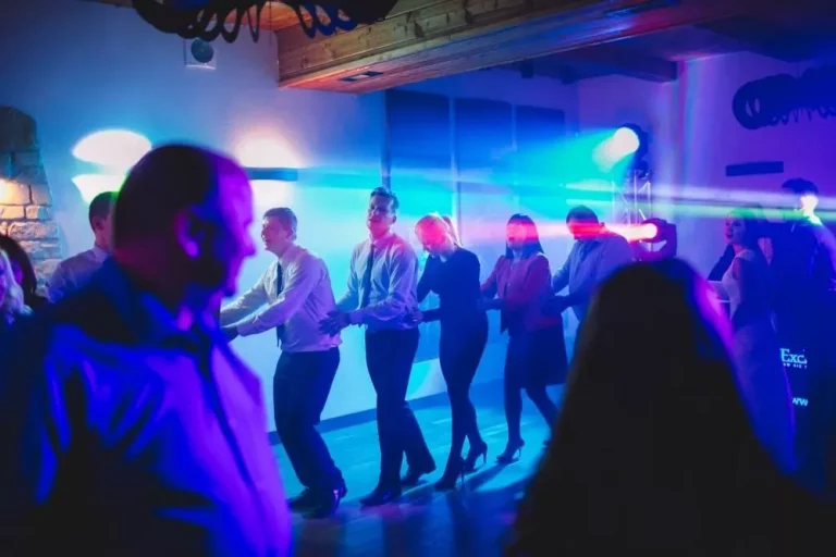 Dj i wodzirej w jednym – przepis na udane wesele w krakowie