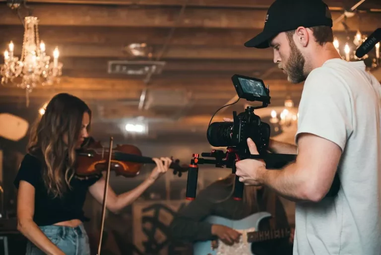Film promocyjny firmy – najważniejsze elementy angażującej kampanii wideo