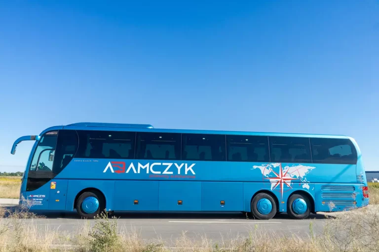 Autokar na wycieczkę szkolną – komfort i wygoda dla dzieci